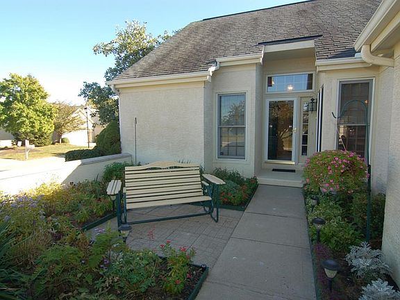 3rd image of 2685 W Vi Lilly Cres