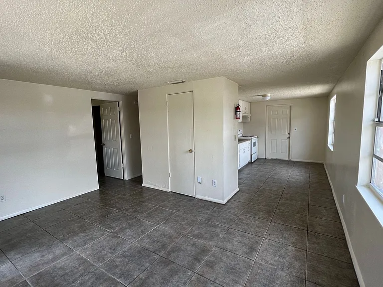 1014 57th Avenue Dr E — Photo 1