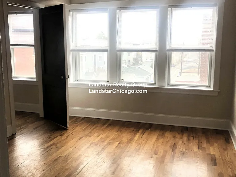3050 W Berteau Ave #3 — Photo 1
