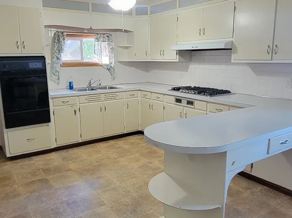 1209 W Fulton St, Edgerton, WI 53534