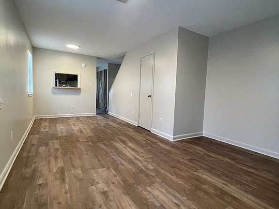 4th image of 308 Loire Ave Unit A
