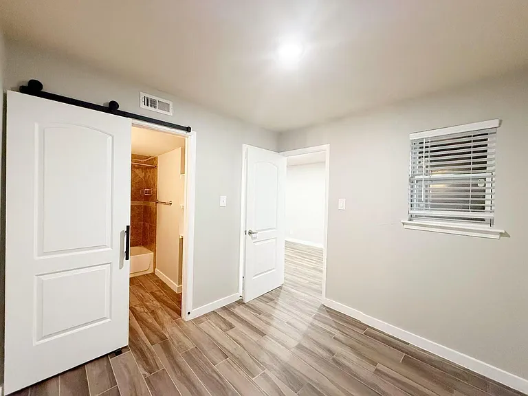 2020 S Congress Ave #1106 — Photo 2