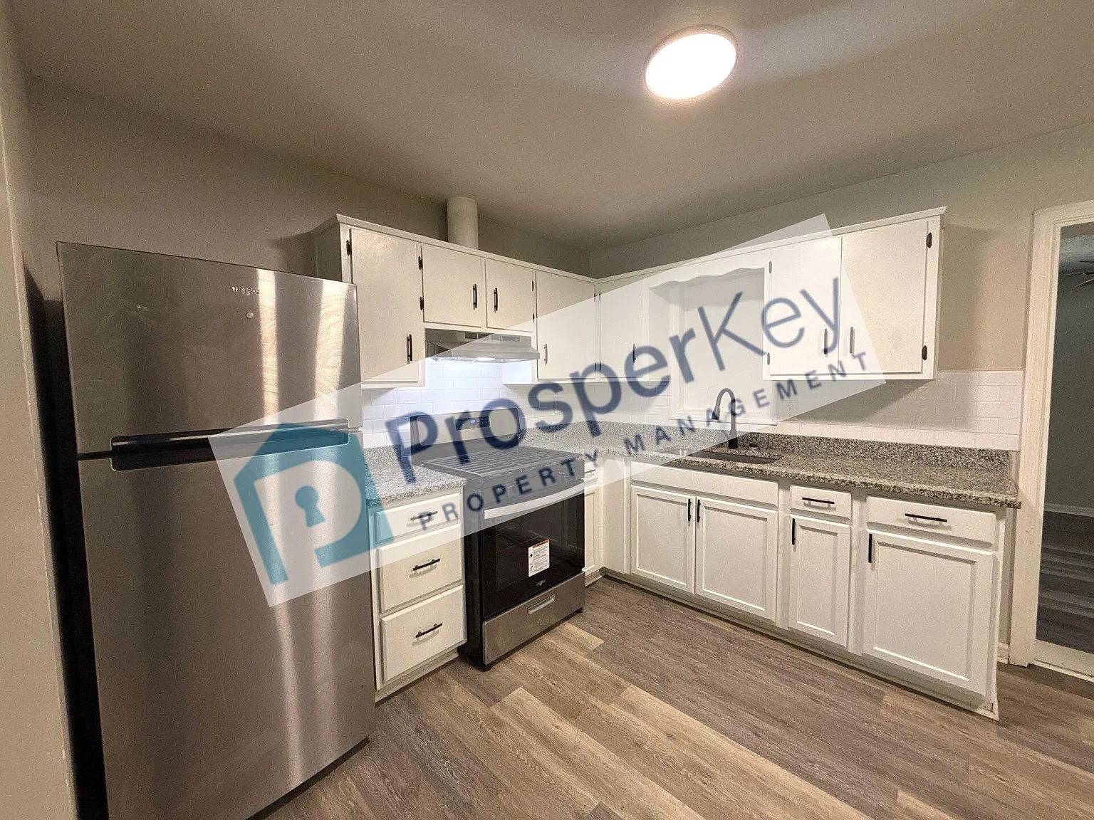 710 Greenbrier Dr — Photo 4