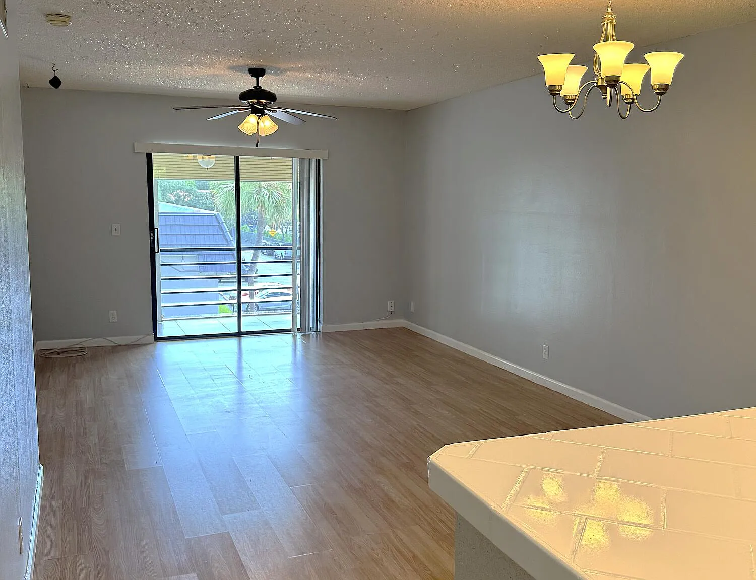 2 bed, 2.0 bath, 925 sqft, $2,000 — Photo 2