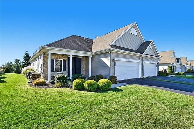 1st image of 93 Moor Dr