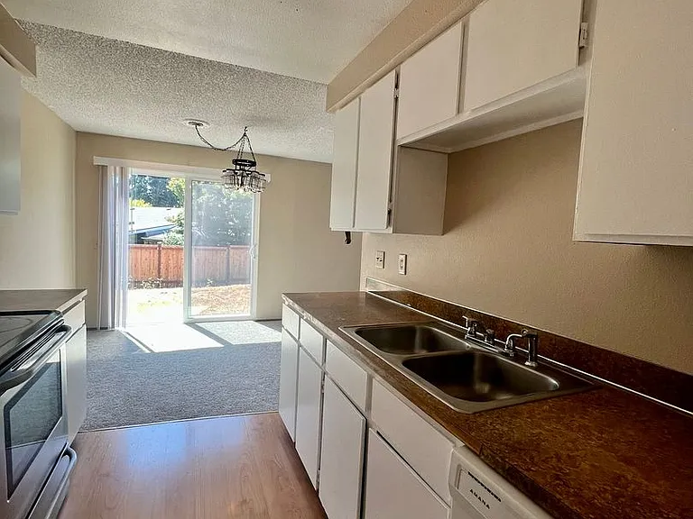 9236 White Fir Dr NE #B — Photo 5