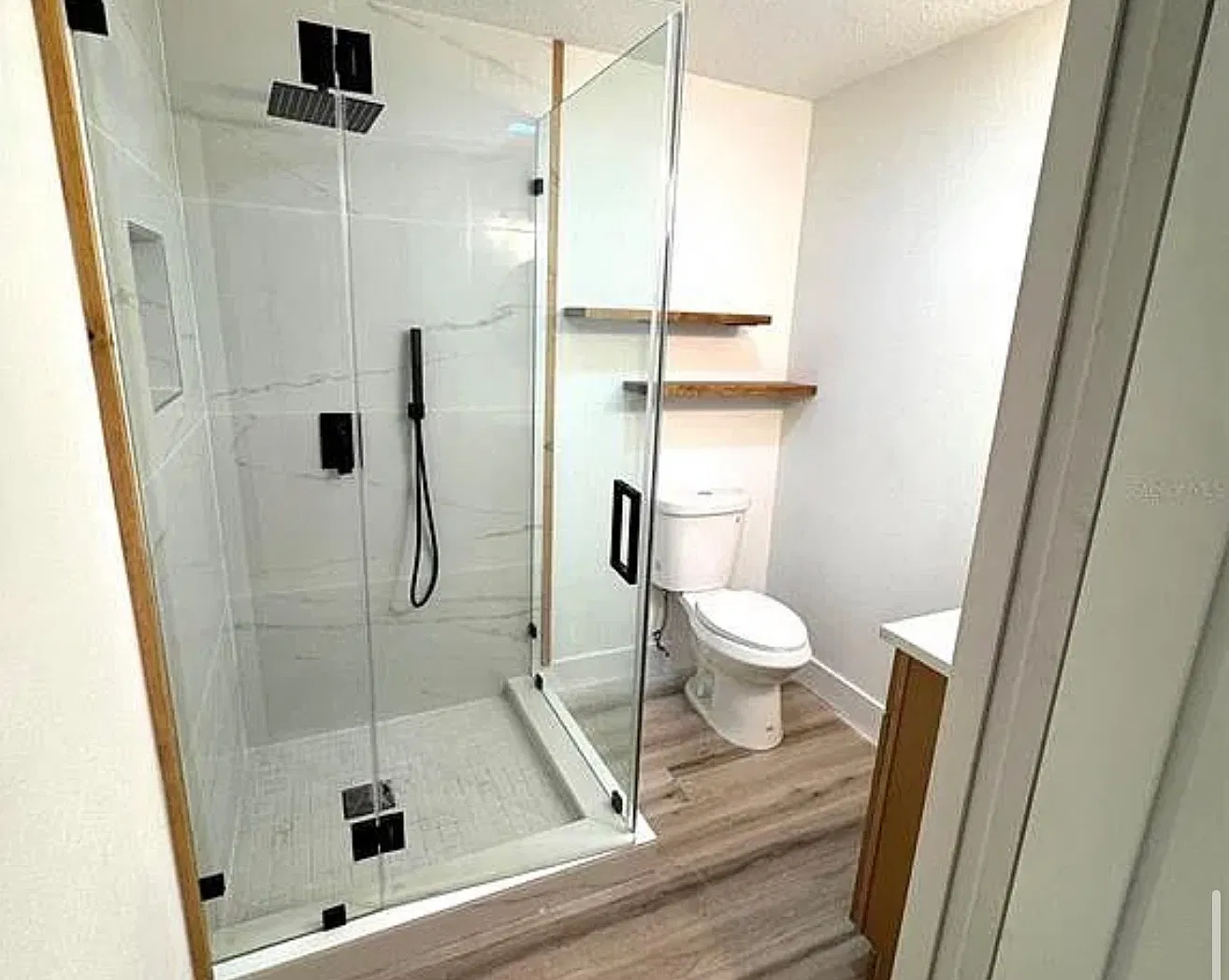 4 bed, 864 sqft, $1,800 — Photo 2