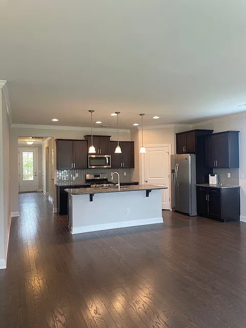 4 bed, 1871 sqft, $2,250 — Photo 3