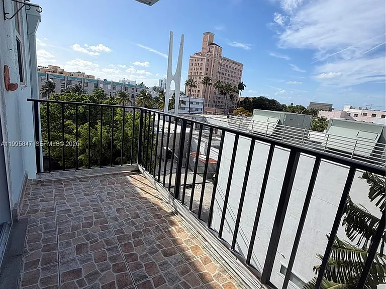 720 Collins Ave #506 — Photo 5
