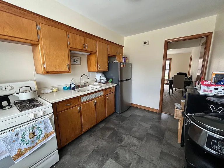 7254 W Center St — Photo 16