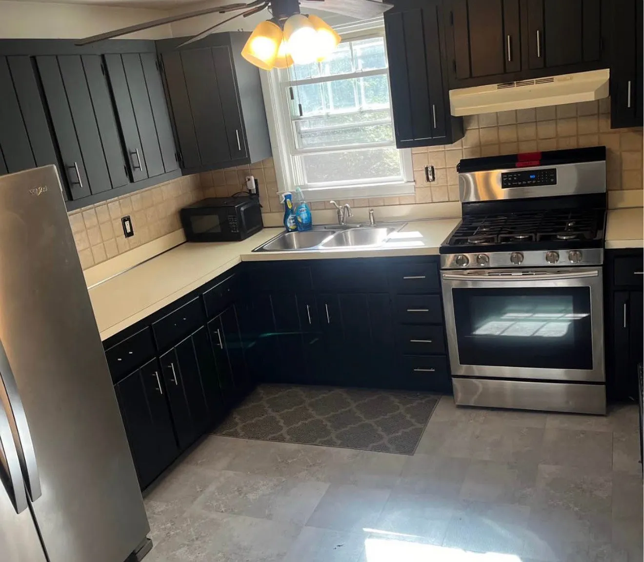 In-unit washer & dryer Private garage included Located in a quiet, peaceful neighborhood — Photo 1