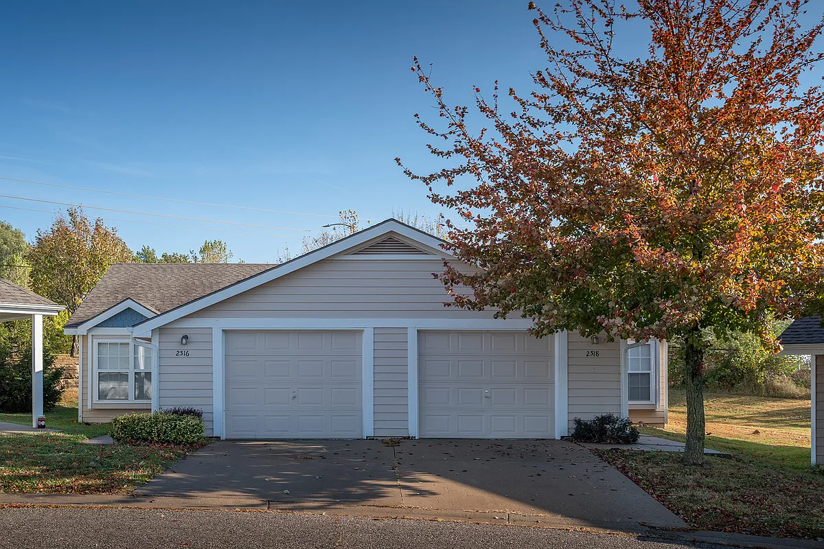 Building Photo - Ranch Way Townhomes
