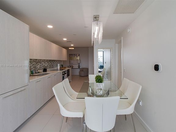 4th image of 501 NE 31st St Unit 701