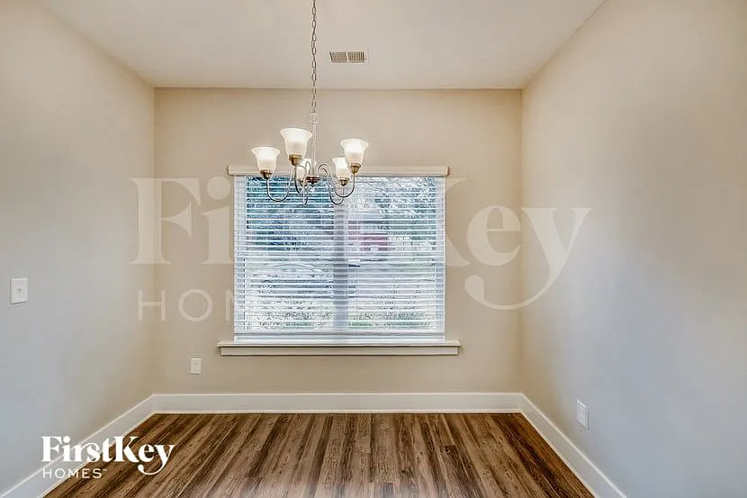 3 bed, 2.0 bath, 1489 sqft, $2,180 — Photo 4