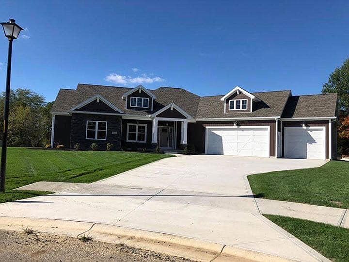 1st image of 100 Parkview Dr