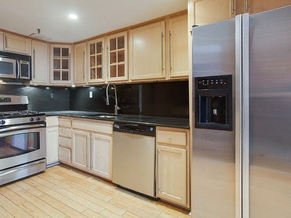 2nd image of 324 Pearl St APT 1A