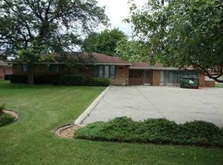 2119 E 14 Mile Rd, Sterling Heights, MI 48310