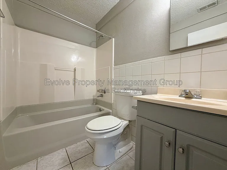 684 Hobbs Dr #O — Photo 9