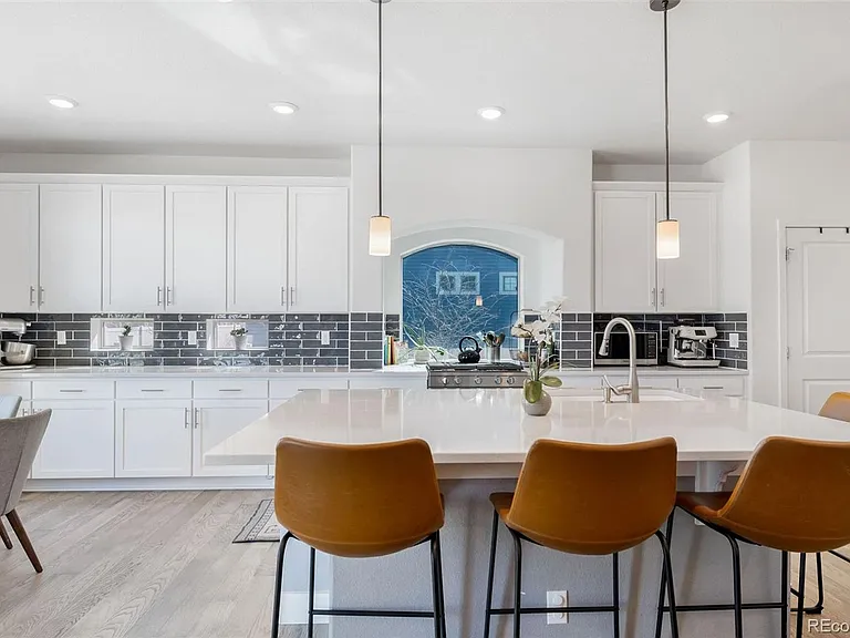 20551 Beekman Pl — Photo 7