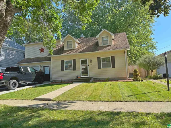 322 3rd St N, Albert City, IA 50510