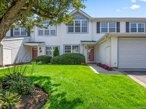 16 Indian Trace, Kings Park, NY 11754