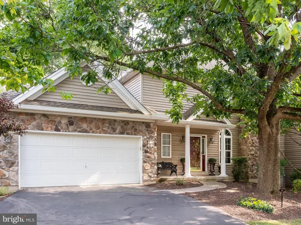 85 Foxcroft Ln, Phoenixville, PA 19460