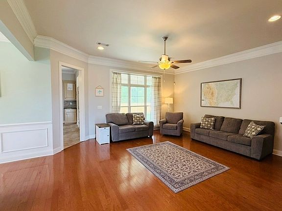 5th image of 9767 Farnham Dr