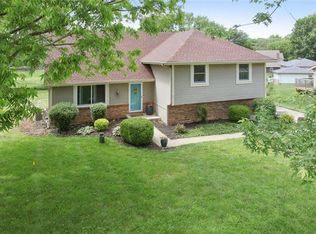 5200 Longview Rd, Shawnee, KS 66218