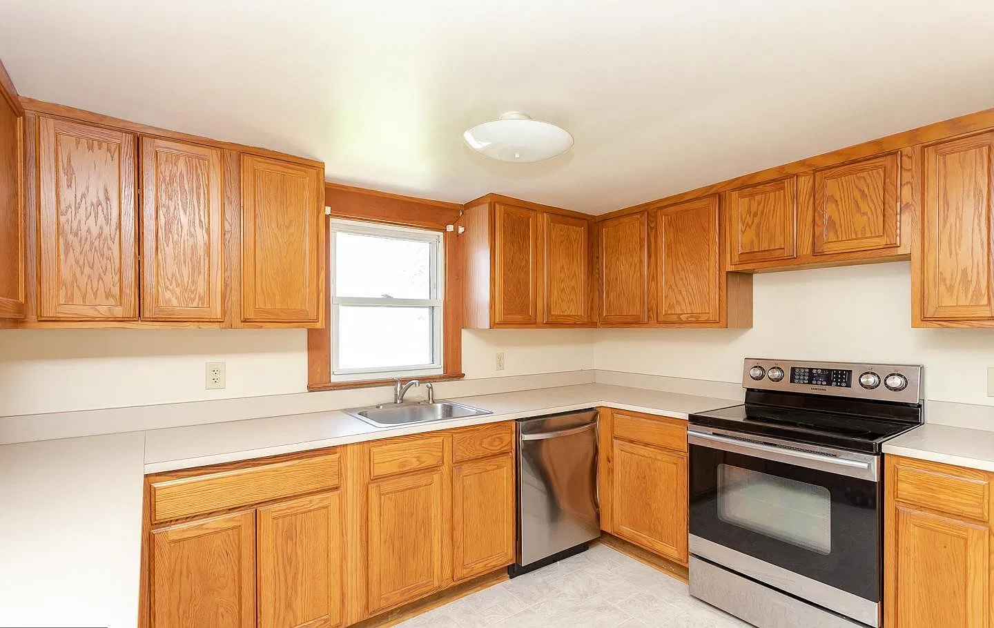 3 bed, 1445 sqft, $1,700 — Photo 4