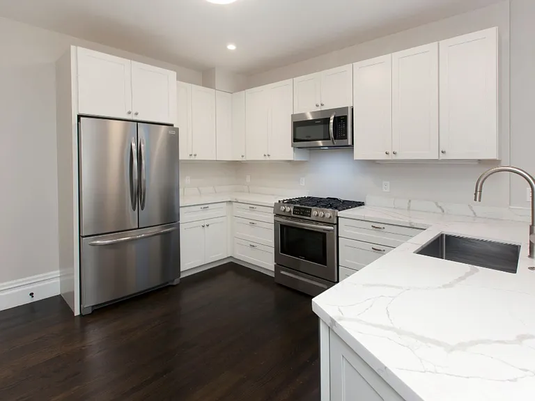 1080 Filbert St — Photo 3