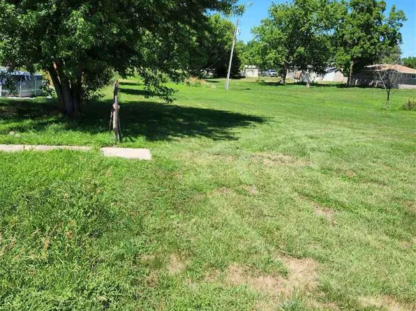 1106 State St, Creighton, NE 68729