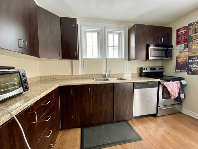 353 Friel St — Photo 15