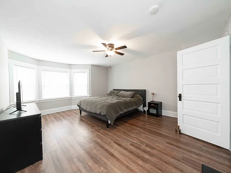1374 Gladys Ave — Photo 12
