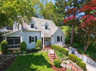 75 Manhasset Woods Rd, Manhasset, NY 11030