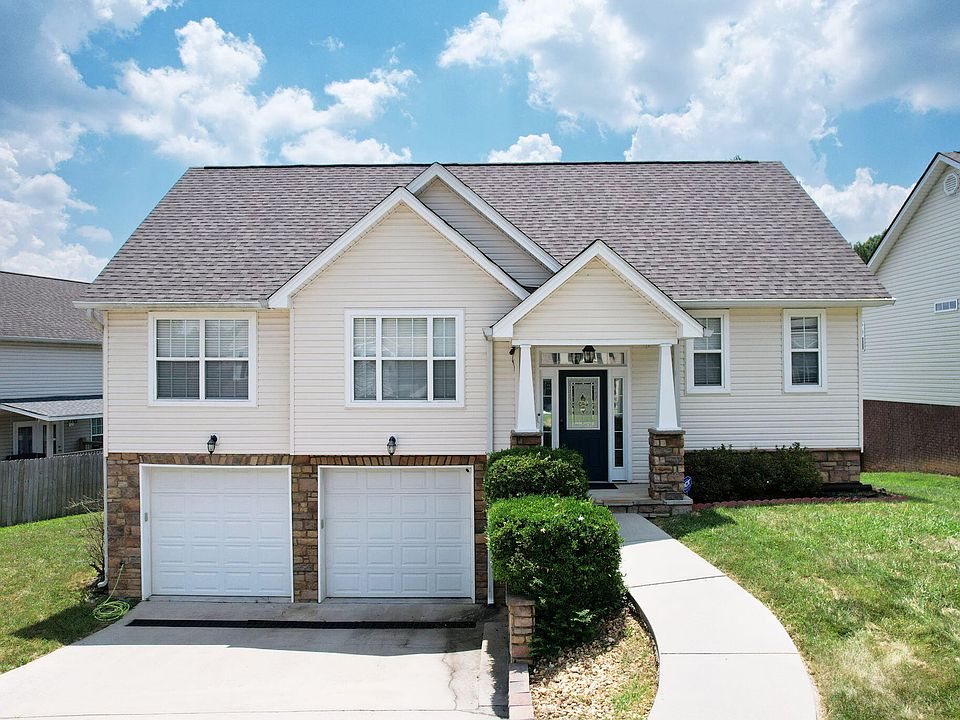 1st image of 1326 Woodland Cove Pl NE