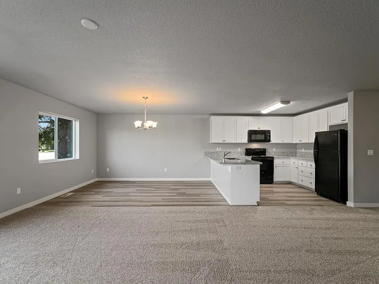4252 Ash Grove Dr NE — Photo 4