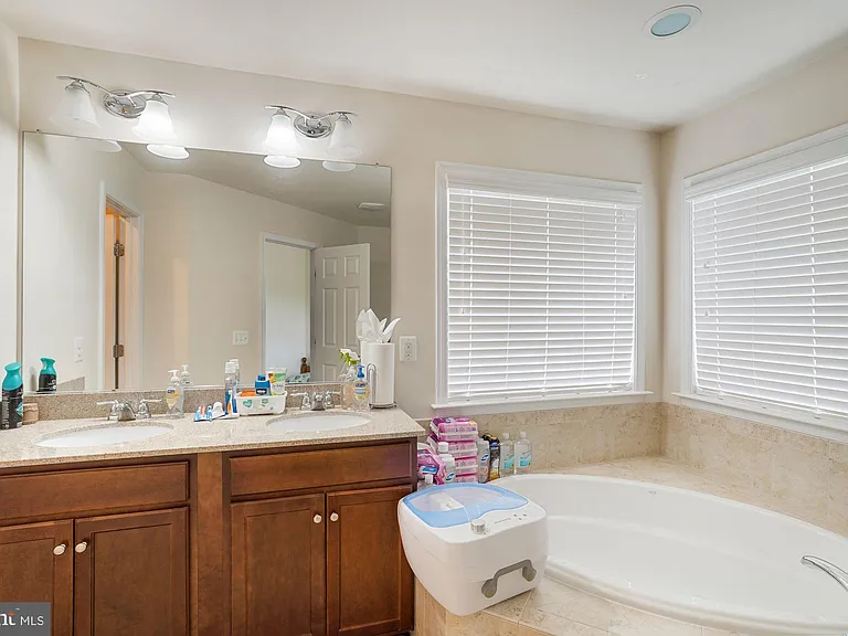 42691 Galbraith Sq — Photo 31