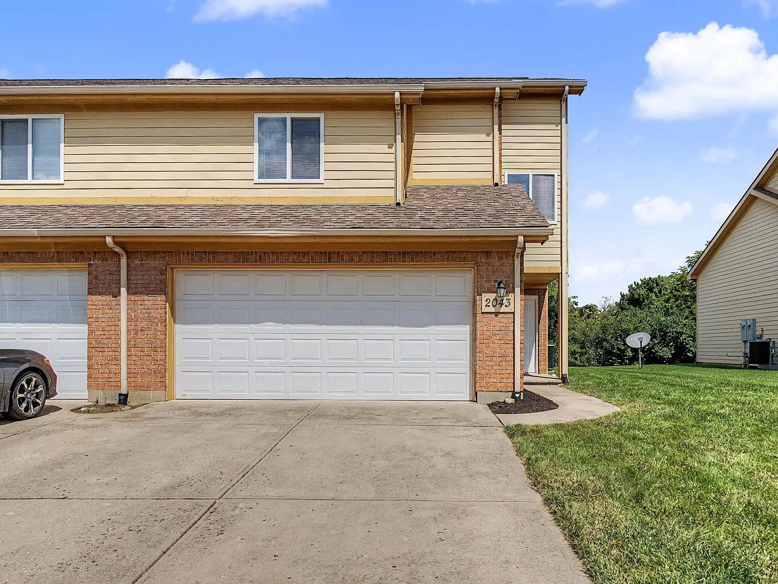 3 bed, 2.5 bath, 1588 sqft, $1,800 — Photo 3