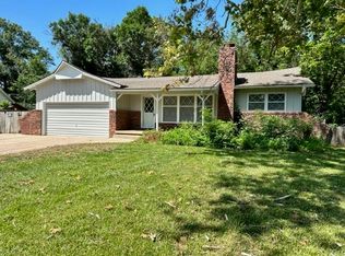 820 E English Ct, Derby, KS 67037