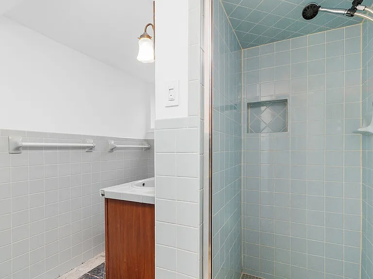6138 Beachway Dr — Photo 32
