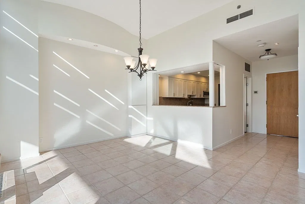 3 bed, 2.5 bath, 2074 sqft, $11,000 — Photo 4