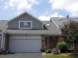 21 Running Brook Ln, Rochester, NY 14626