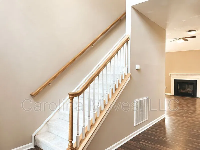 3 bed, 2.5 bath, 1378 sqft, $2,100 — Photo 4