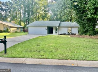 1381 Country Downs Dr, Norcross, GA 30093