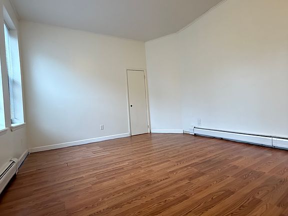 4th image of 851 Bergen Ave APT 2B