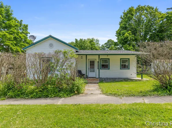 320 E Main St, Saranac, MI 48881