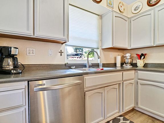 4th image of 2630 Orchard St #40
