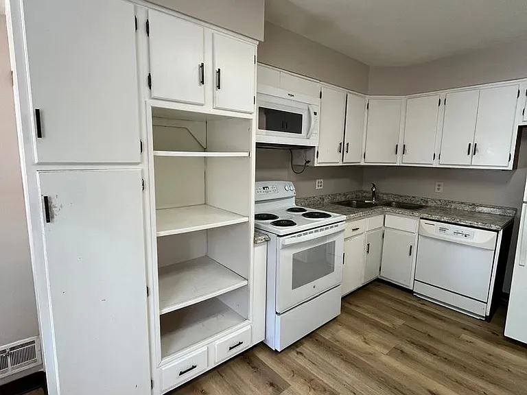 2924-2926 Mount Holyoke Rd — Photo 7