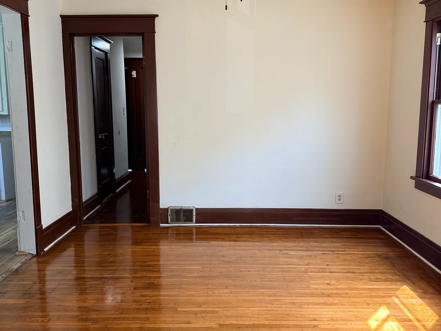 3 bed, 1400 sqft, $1,400 — Photo 3