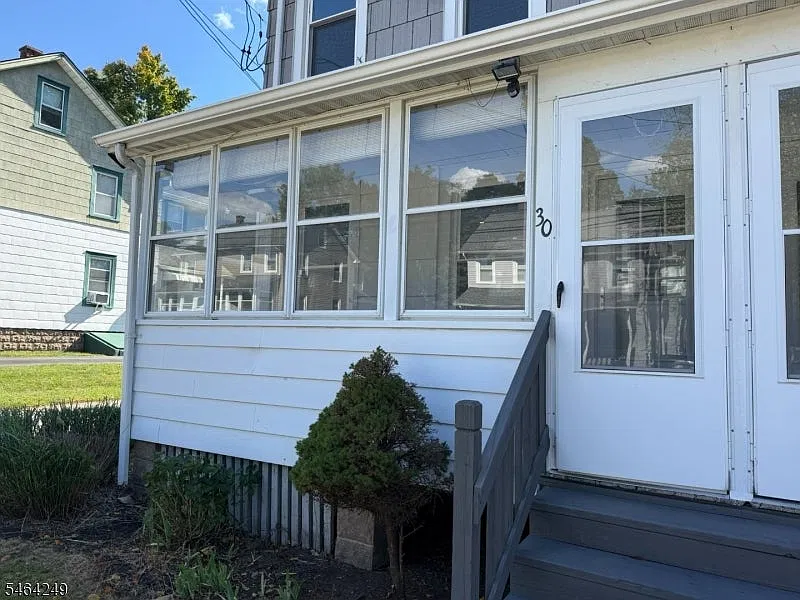 2 bed, $3,000 — Photo 2